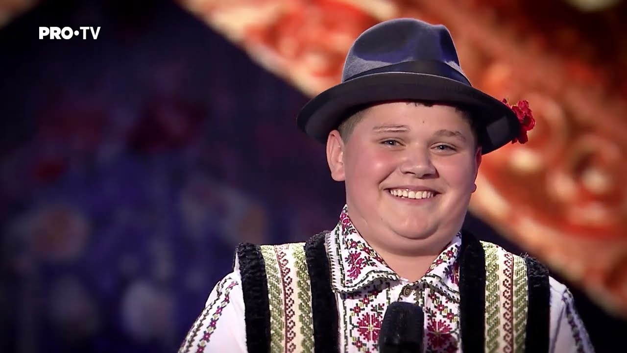Românii au talent | Oleg Spînu a adus voie buna pe scenă cu momentul său folcloric: “Emani optimism”
