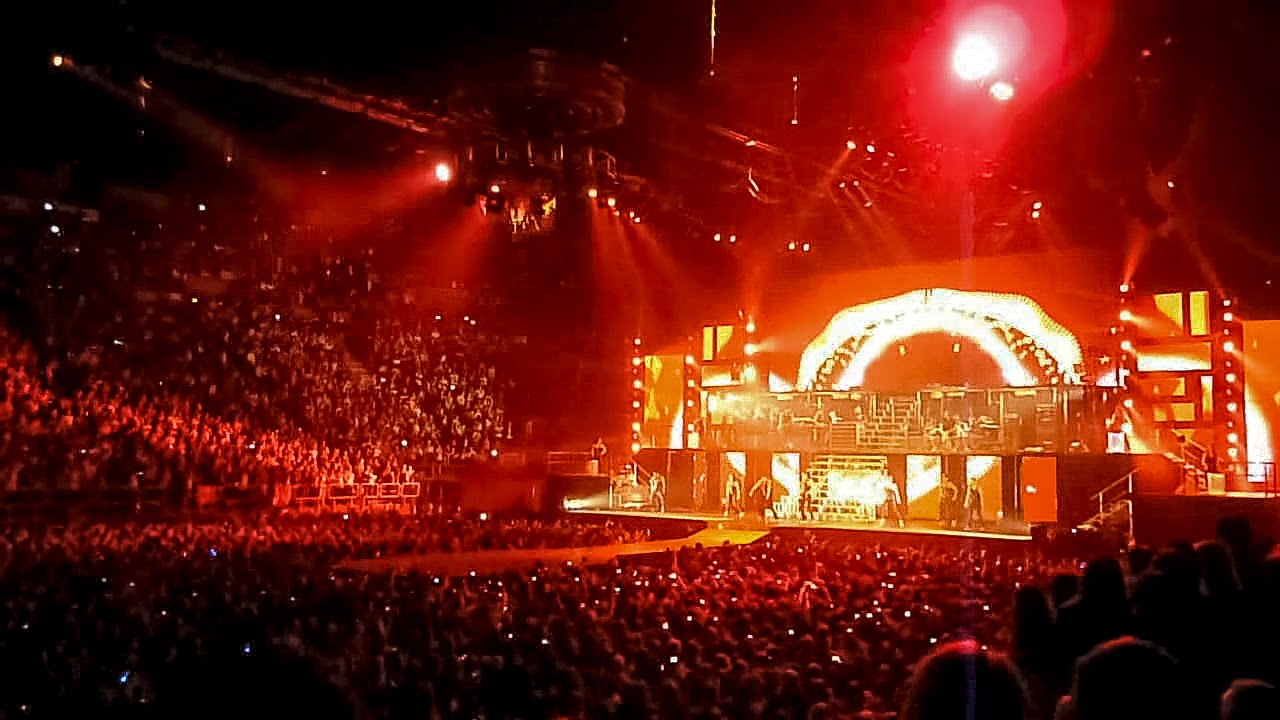 Justin Bieber - Beauty and a Beat Live @ Bercy, Paris, 2013