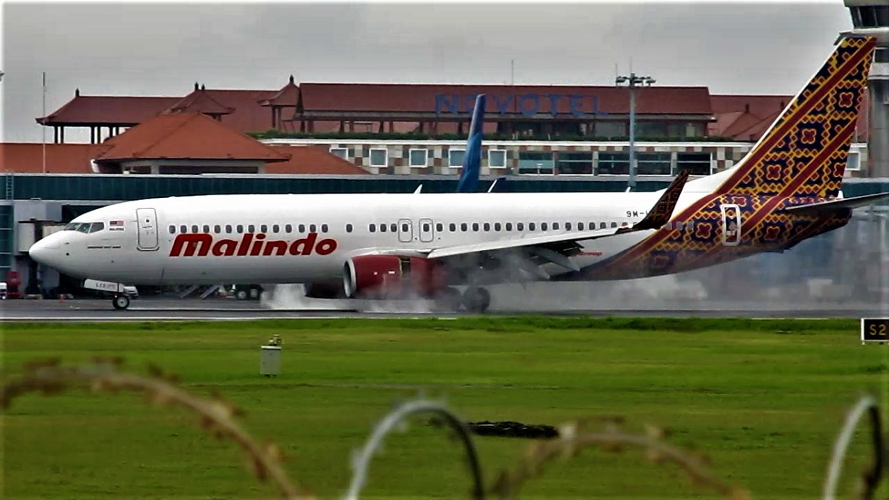737-900 Cool Reverse Thrust Water Spray on Landing ! in Bali (DPS) Malindo Air