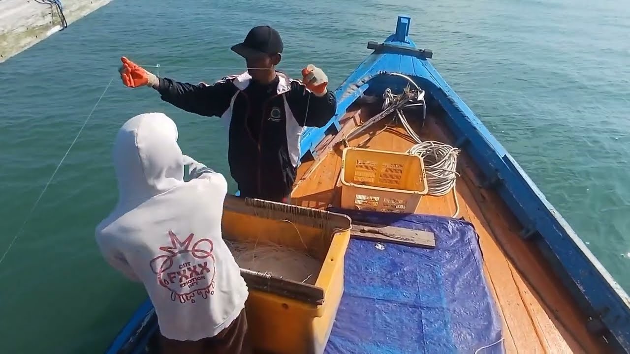 KETIKA AIR LAUT KERUH HANYA IKAN INI YG BANYAK DIPERAIRAN TJ.ROTAN (KALBAR)