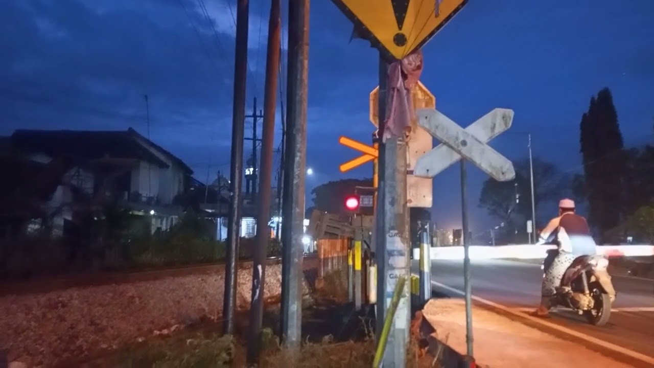 Lokomotif jomblo dan  Gajayana rangdar