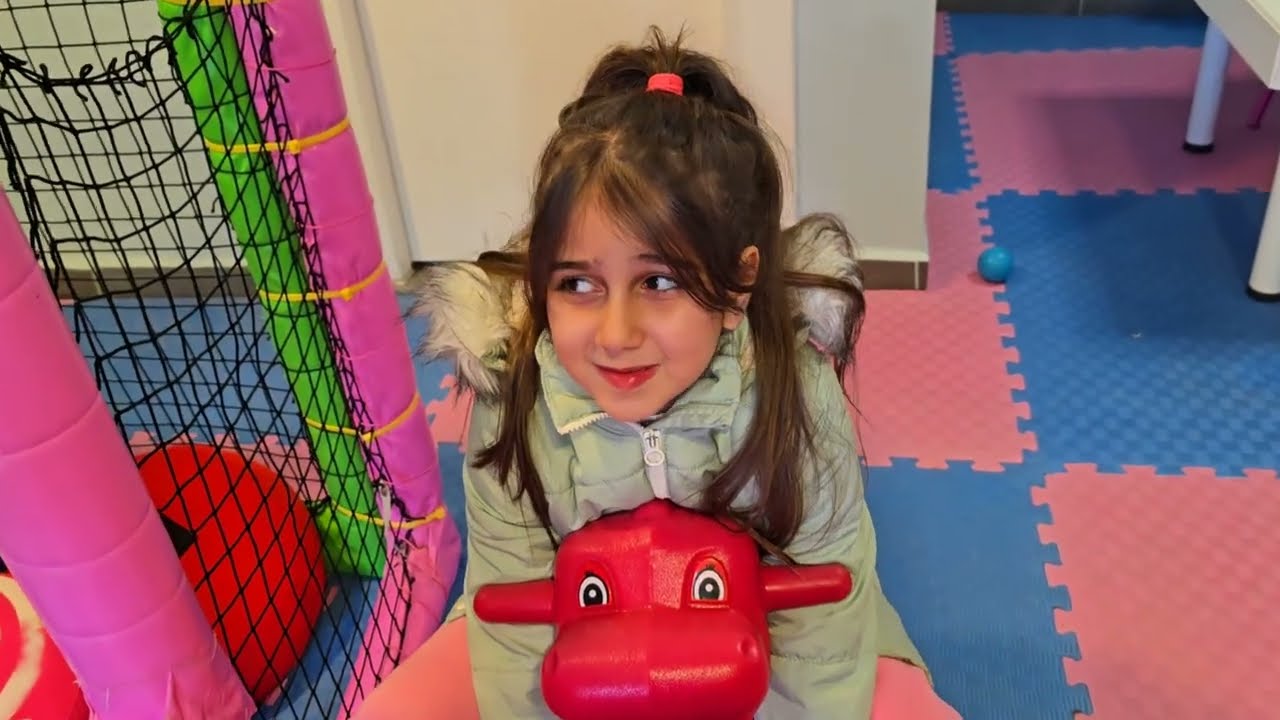 تحدي الـ 24 ساعة! 🧸 ماما حبستنا بغرفة الألعاب يوم كامل! 😱 مِتنا من الجوع والخوف! 😭