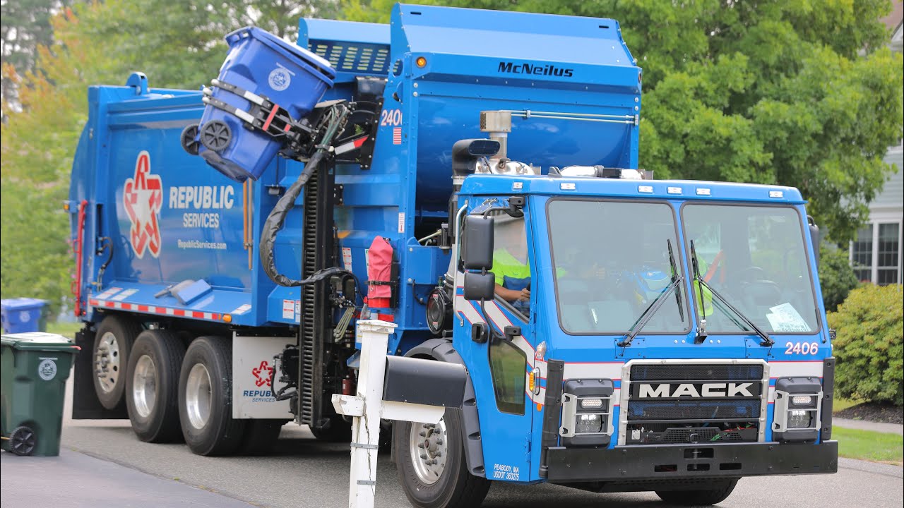 Republic Services Brand New Mack ZR Garbage Truck Packing Recycling