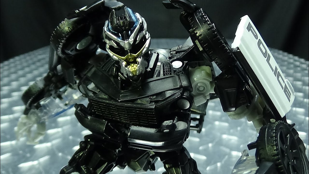 Studio Series Deluxe BARRICADE: EmGo's Transformers Reviews N' Stuff