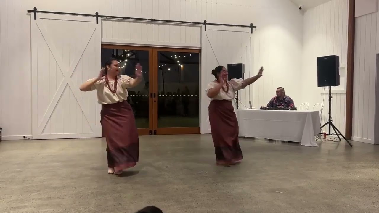 Siva Samoa - Valovalo Mai (Mix of Samoan and Hawaiian hula)