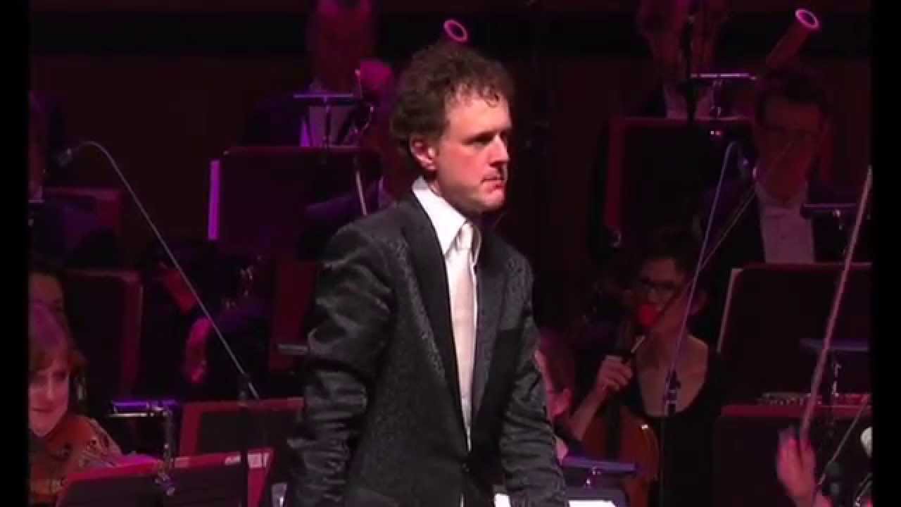 Funny! Orchestra plays Microsoft Windows™ - the waltz