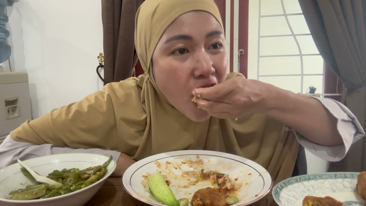 BERES MASAK SAMBEL TERASI AYAM GORENG LANGSUNG DIMAKAN ENAKNYAAAA 😍😍
