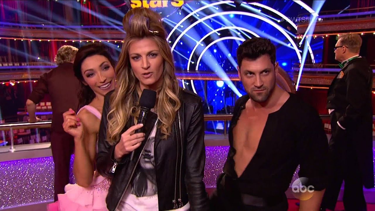 Meryl and Maks goofing off with Erin in dress rehearsal outtakes from DWTS, Season 18