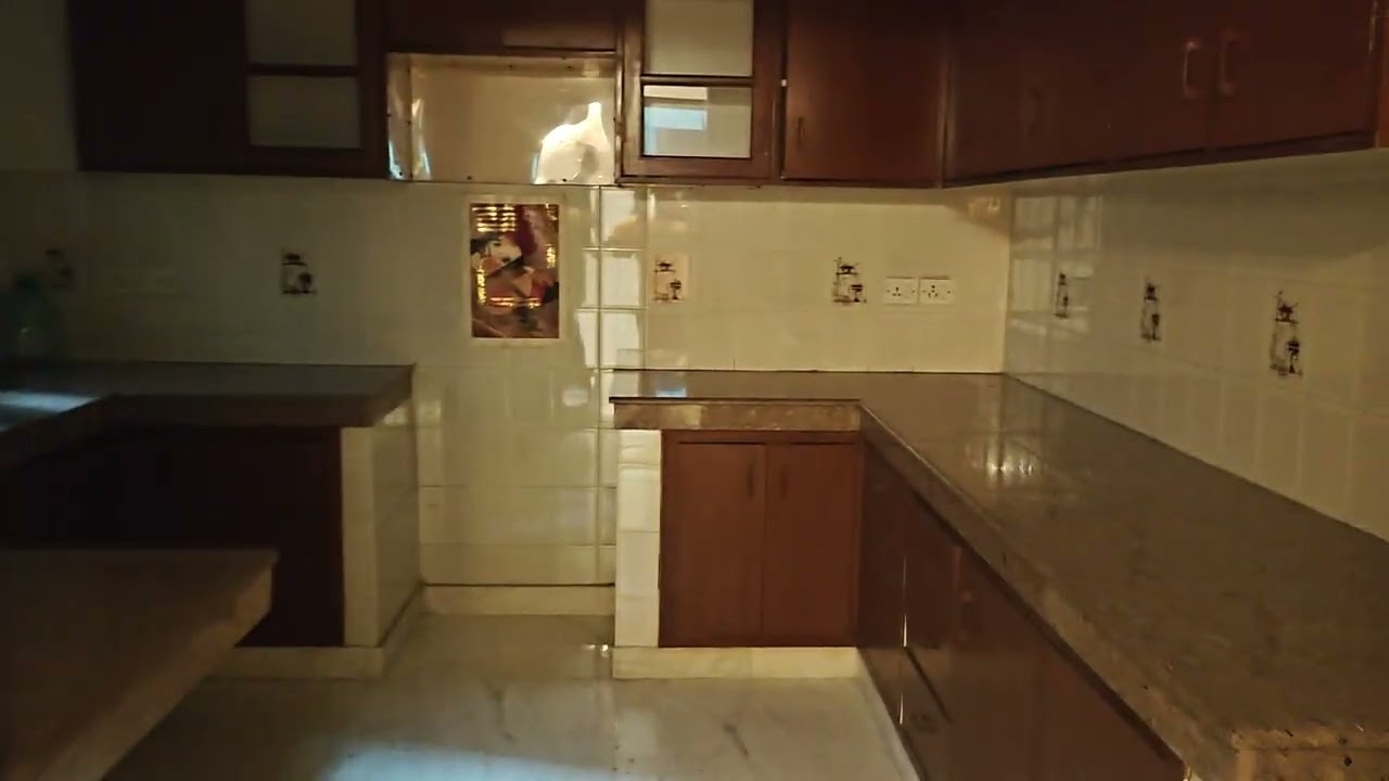 3 BHK 1ST FLOOR 300 YARDS GK1 DELHI RENT 125K