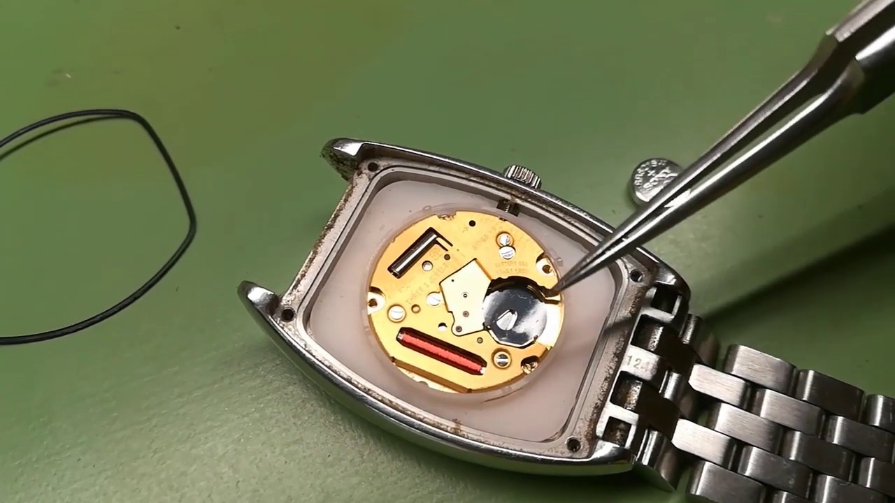 Come cambiare la batteria in un orologio al quarzo