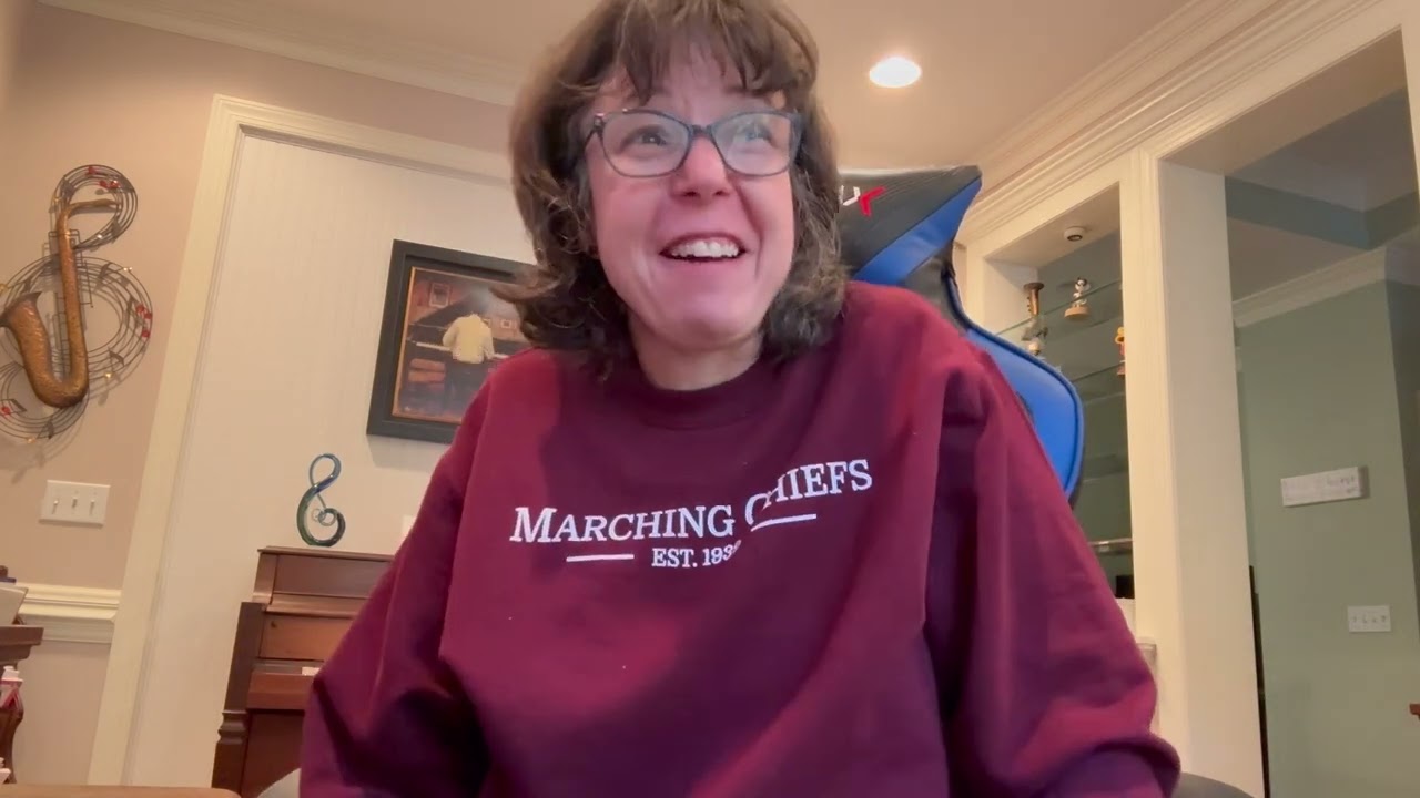 Music teacher reacts to Aurora - I went to Far