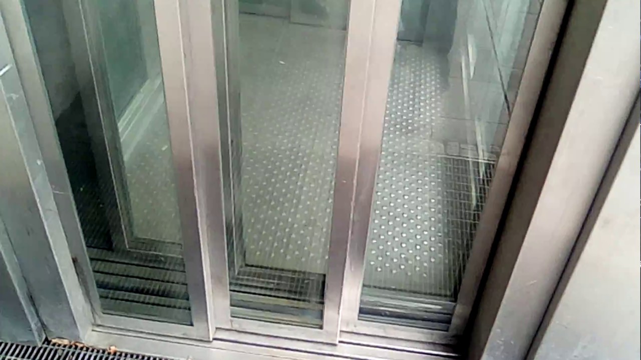 Schmitt und sohn Aufzüge in Nürnberg an der U-BAHN Station Eberhardshof (Gemüdliche fahrten)
