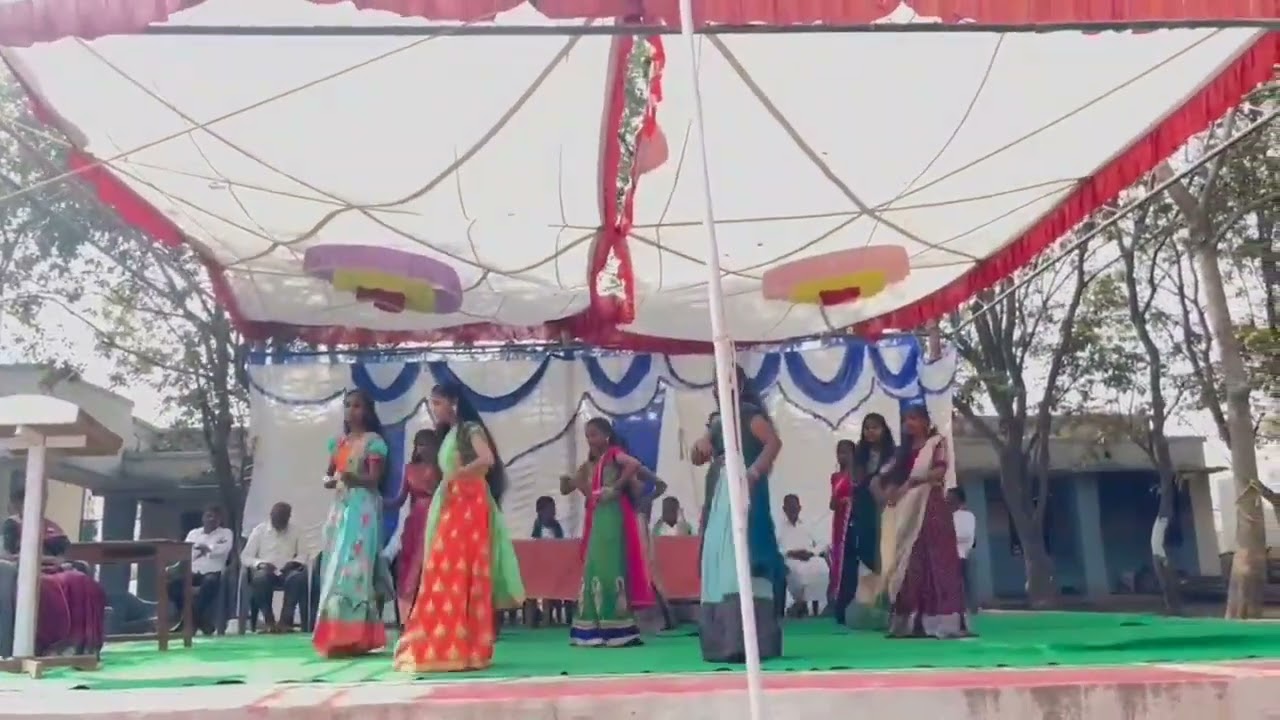 గుజారి గుజారి పాటపై తిప్పాపూర్ పాఠశాల విద్యార్థుల నృత్య ప్రదర్శన