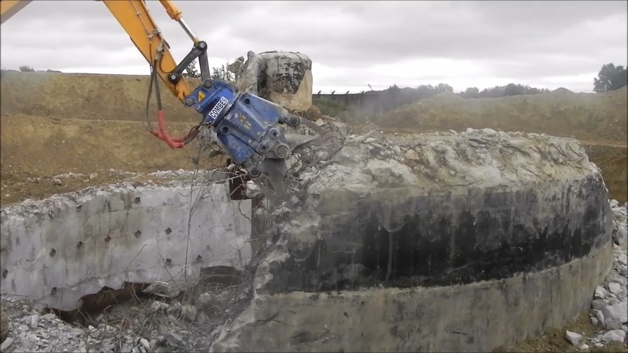 Arden 3 tons shears CU031CB - dismantling an army bunker