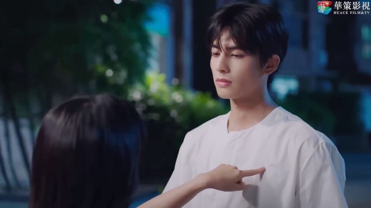 После ссоры Лин Сяо пригрозила вернуться в Сингапур, и Цзяньцзянь тут же запаниковал.