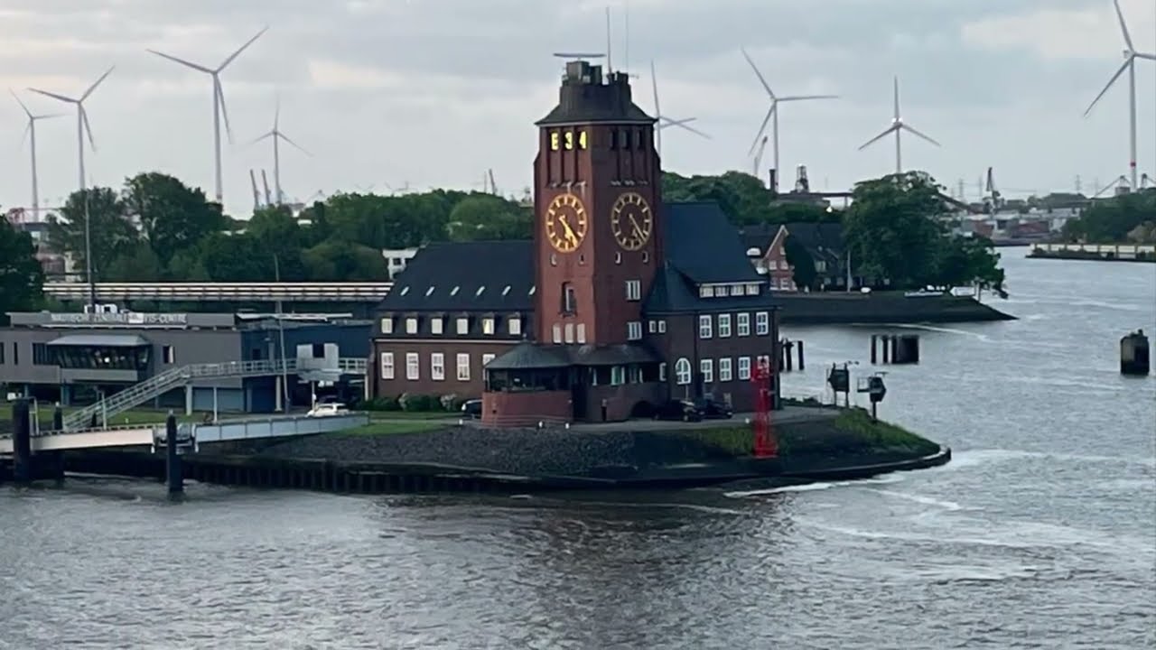 Einlaufen Hamburg Steinwerder MSC Preziosa Mai 2023 im Sonnenaufgang #msc #cruise #kreuzfahrt