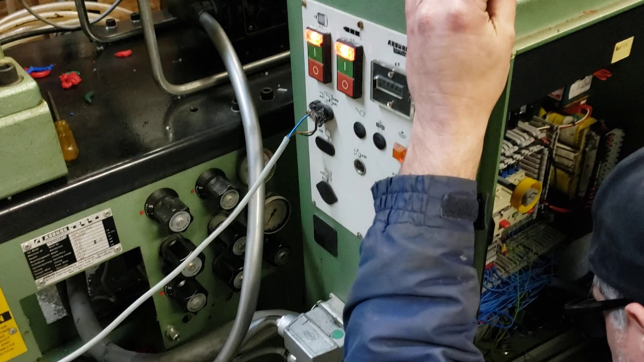 Arburg injection molding machine. Automatic configuration.