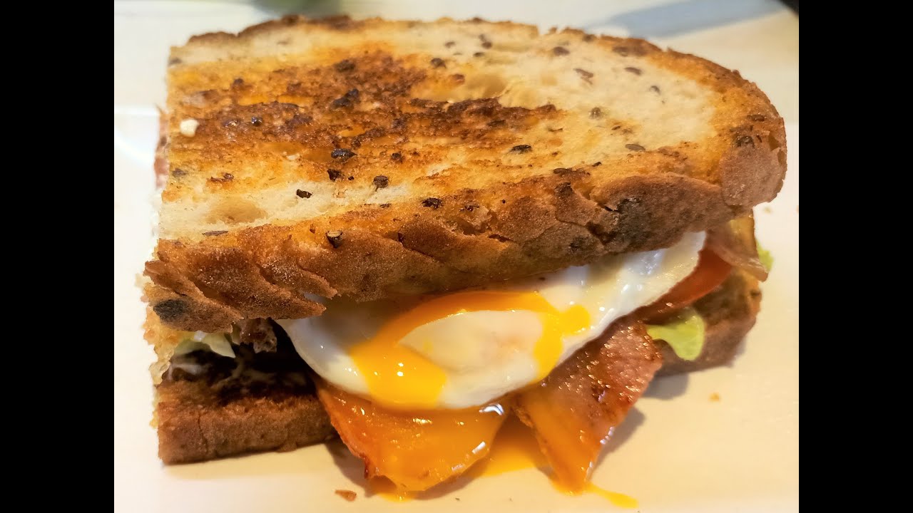 BOCADILLO DE PANCETA CON HUEVO FRITO