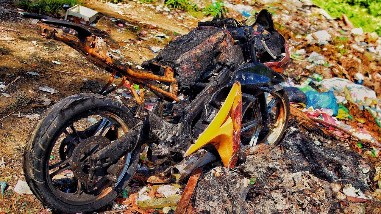 Restaura&ccedil;&atilde;o completa motocicleta super esportiva de 30 anos em chamas Descanso de moto inacredit&aacute;vel