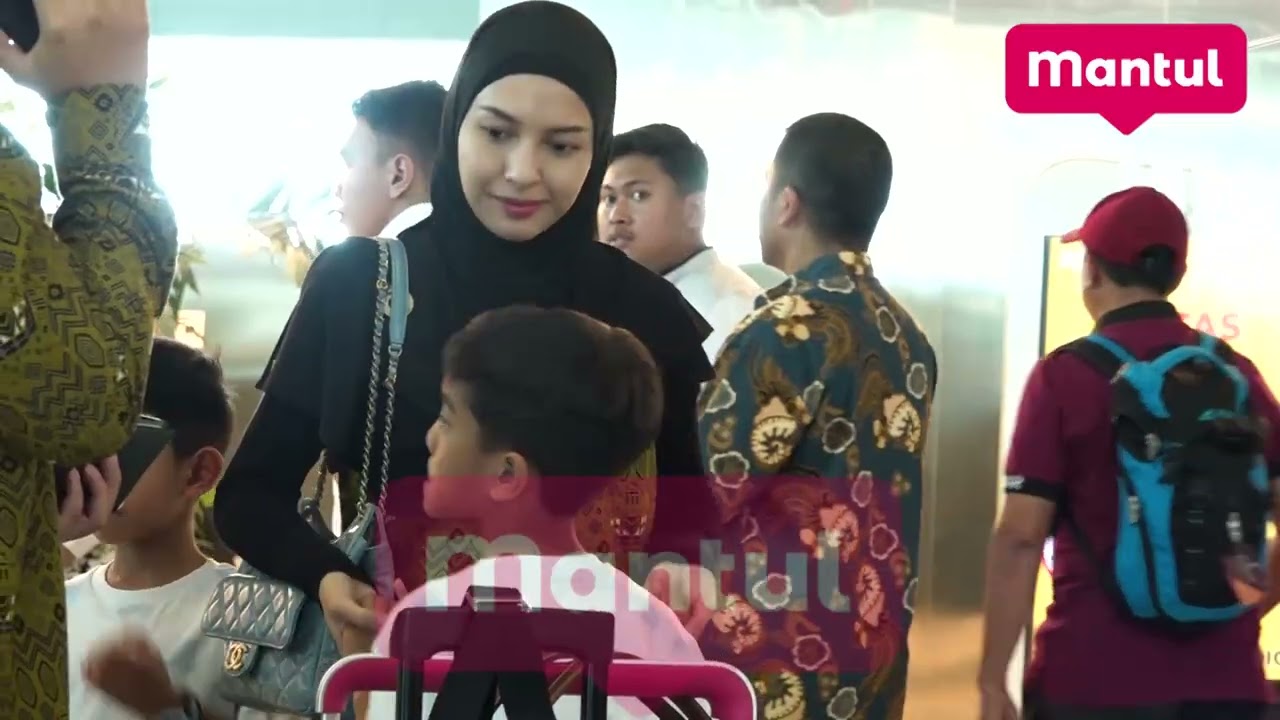 Detik - Detik Keberangkatan Alisia Rininta & Suami Ke Tanah Suci | Mantul Infotainment