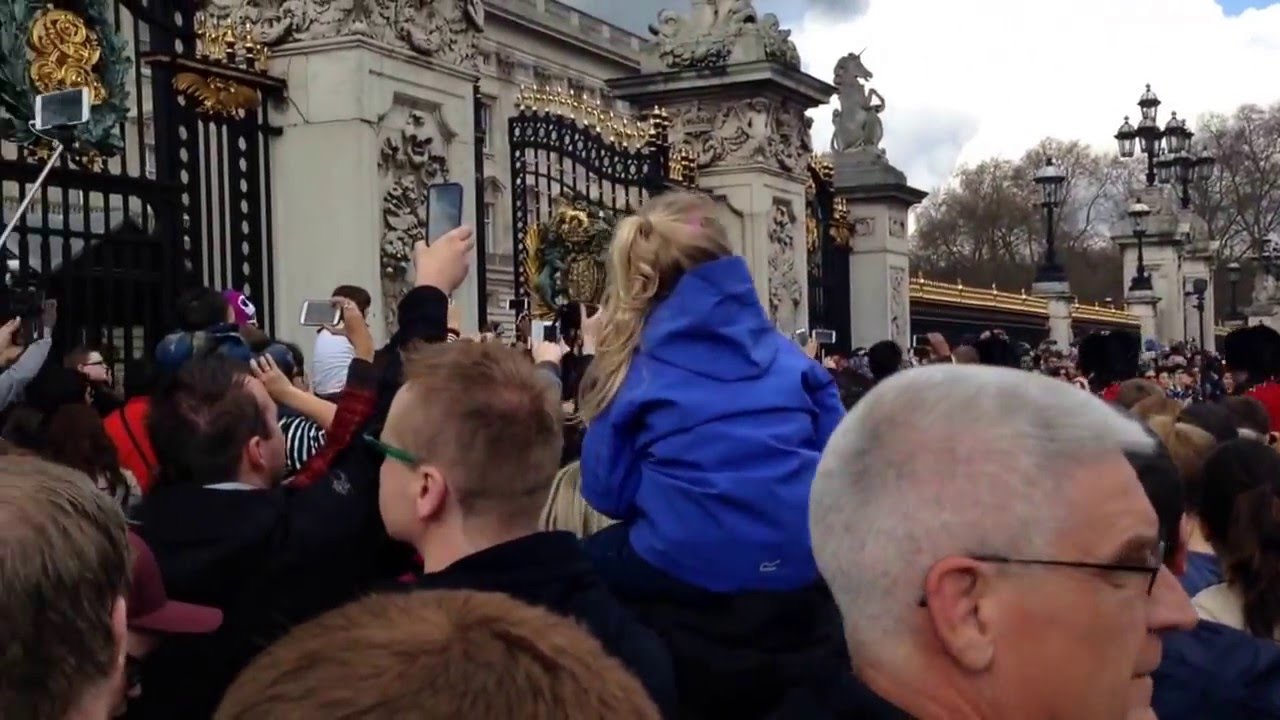 Concon Vlogs (3) queens guard change over!!