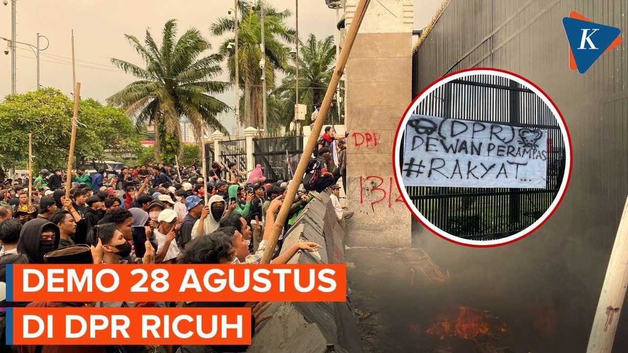 Demo 28 Agustus di DPR Ricuh, Lempar Bambu Runcing hingga Bakar Sampah