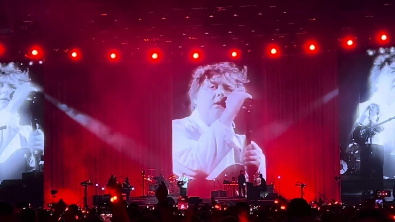 Lewis ￼Capaldi - Hold me While you Wait (live at Co op Live Manchester 2025)