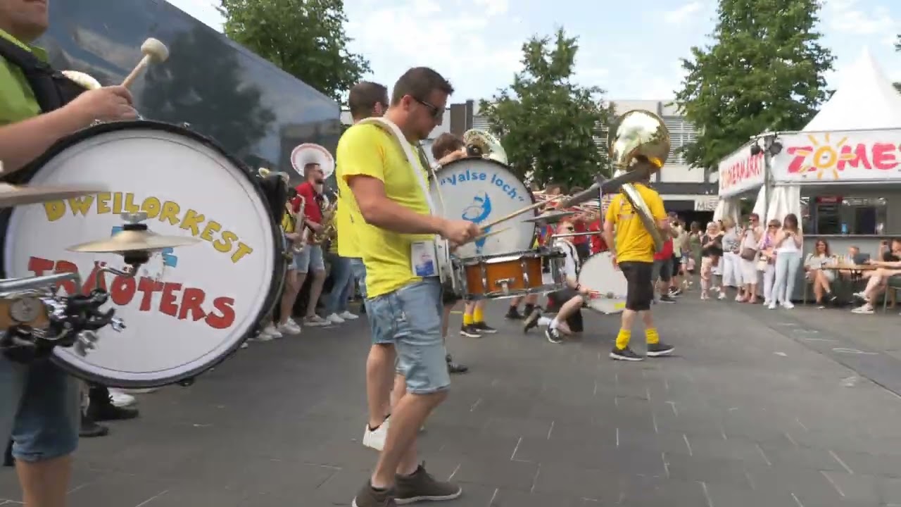 Finale Set Markt alle dweilorkesten samen Zomermarkt Lichtenvoorde 2 juli 2022