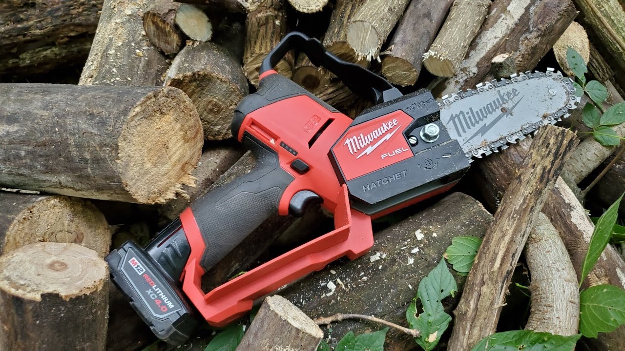 Обзор бензопилы Milwaukee M12 FUEL Hatchet 6 дюймов