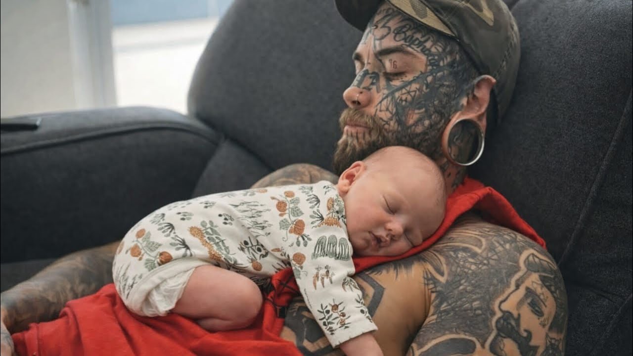 Dad with a body fully covered in tattoos decides to transform his appearance &ndash; Here&rsquo;s why