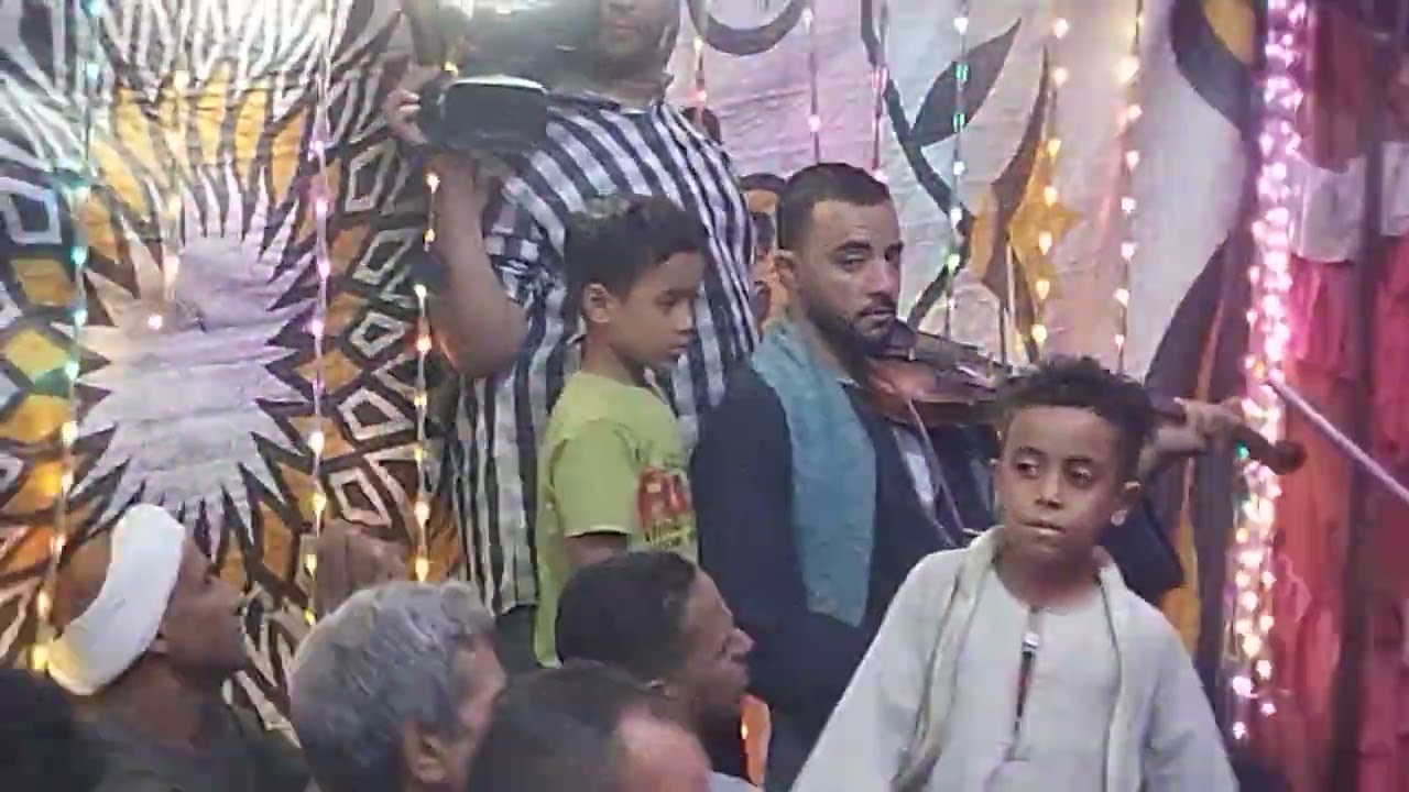 المنشد مصطفى عبد الحكيم من أمام مسجد جدي الشيخ محمد خليل احتفالاً بميلاد النبي صلى الله عليه وسلم 