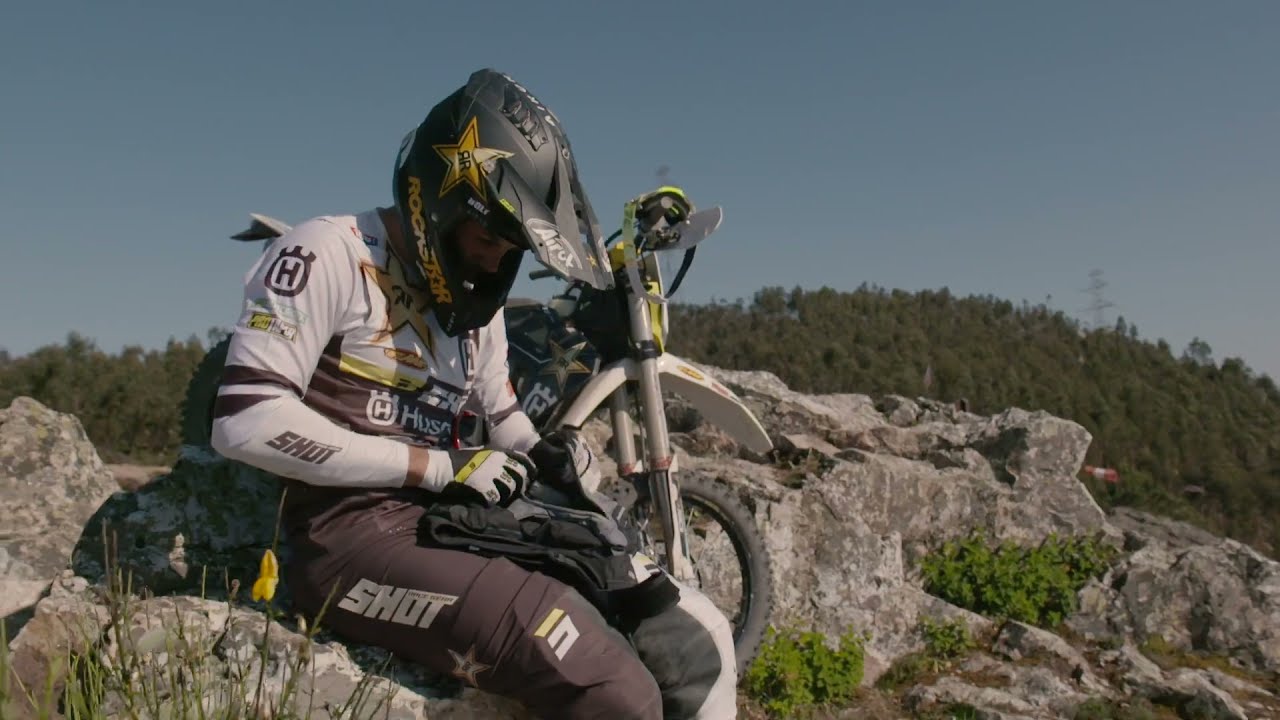 Billy Bolt and the new USWE MOTO HYDRO 3L hydration pack