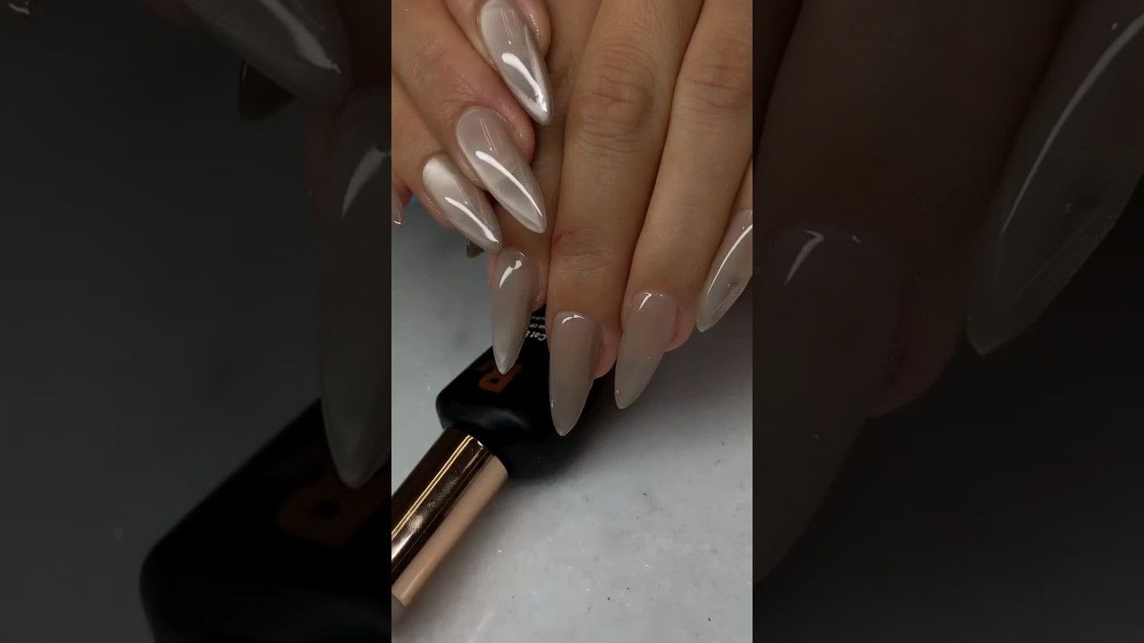 Como fazer Olho  de gato e efeito Lunar. Esmalte Magn&eacute;tico #nailart #shortvideo #luxo @riyathai87