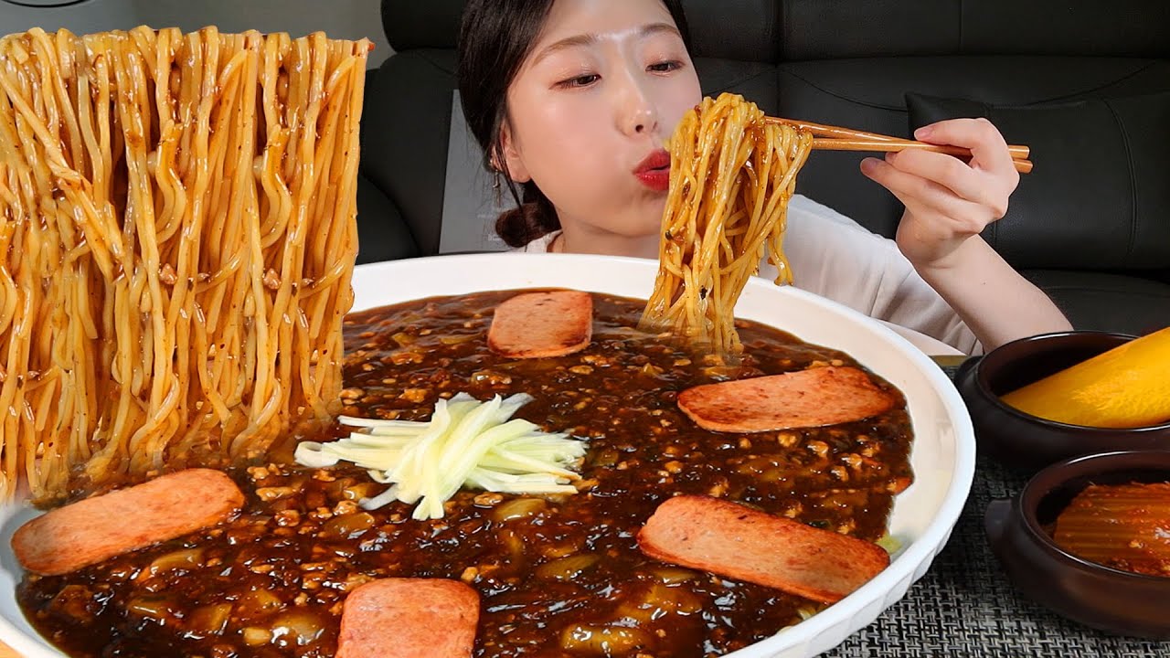 스팸 올린 짜장면 한그릇 먹방:) I'll try a bowl of jajangmyeon Mukbang