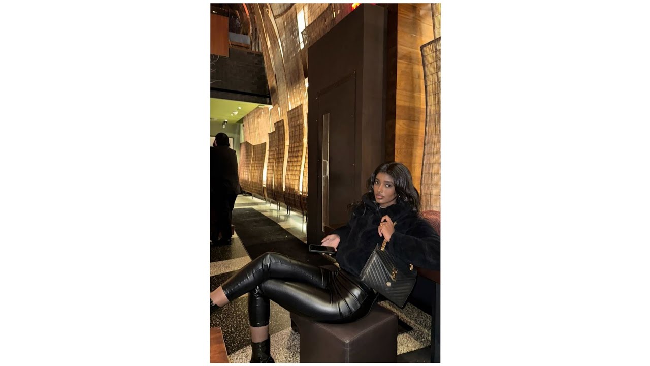 Stylish women's in faux leather leggings pants // leather outfit // latex & faux leather leggings 