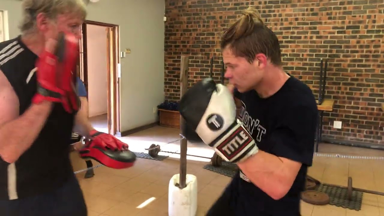 Dylan Roets mitt workout