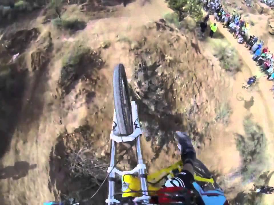 Video Incredibile.  Bici in Folle discesa