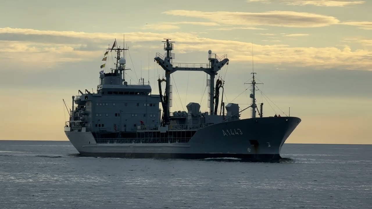 Betriebsstofftransporter RHÖN (A 1443) Marineschiff in der Kieler Förde am 21.6.2024