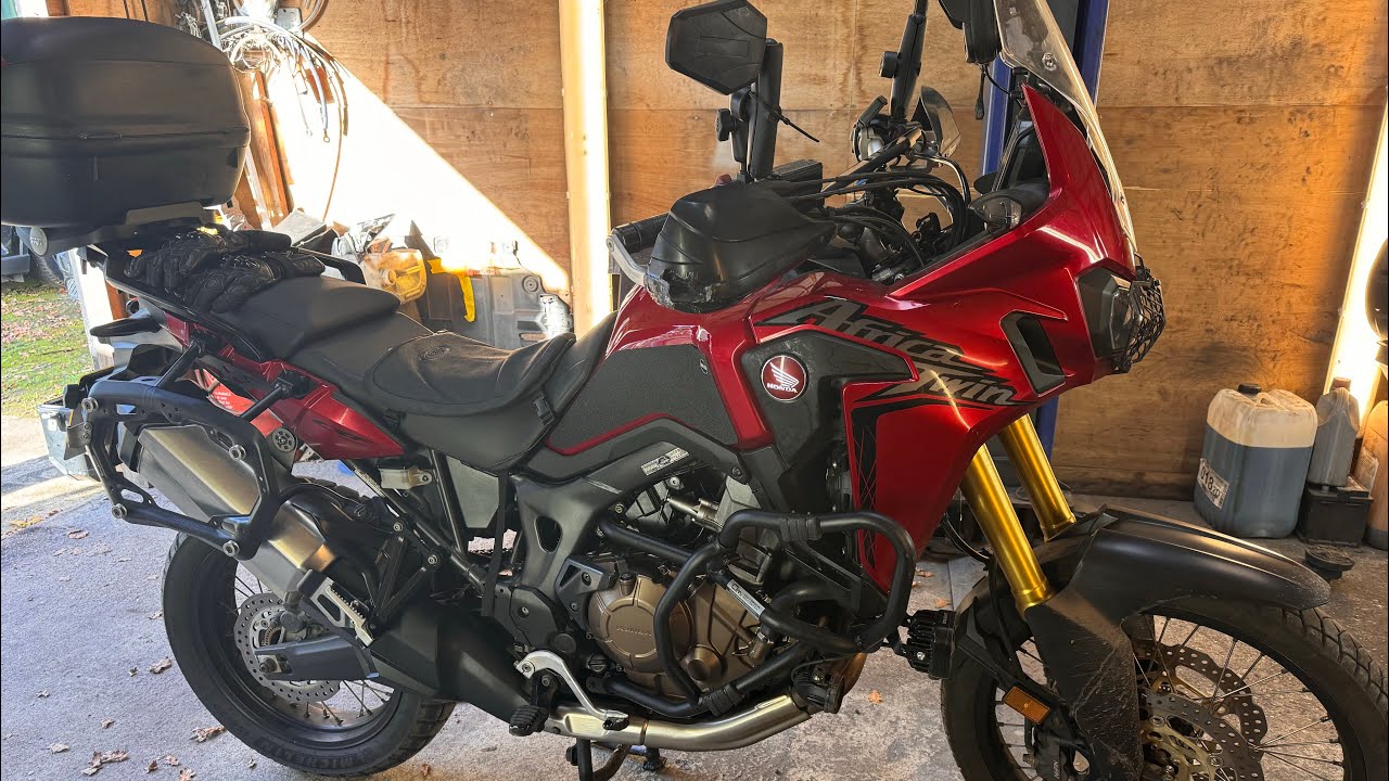 Honda Africa Twin CRF1000A 2018 oil and oil filter change #maintenance #hondaafricatwin #oilfilter