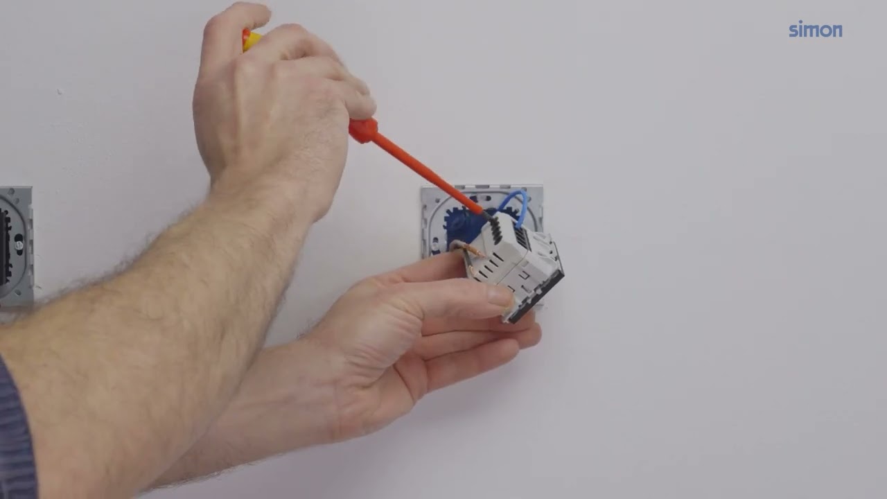Installation va et vient d'un interrupteur S270 iO avec un poussoir mécanique