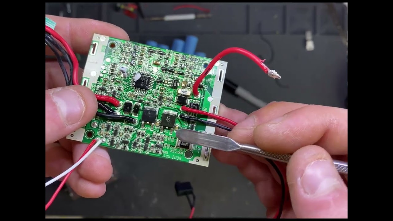Замена банок в аккумуляторе пылесоса Redmond rv-ur381