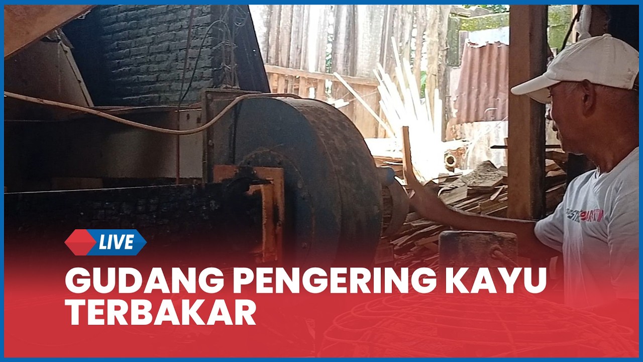 🔵Gudang Pengering Kayu di Jepara Terbakar, Tumpukan Kayu Senilai Rp 80 juta Nyaris Luluh Lantah