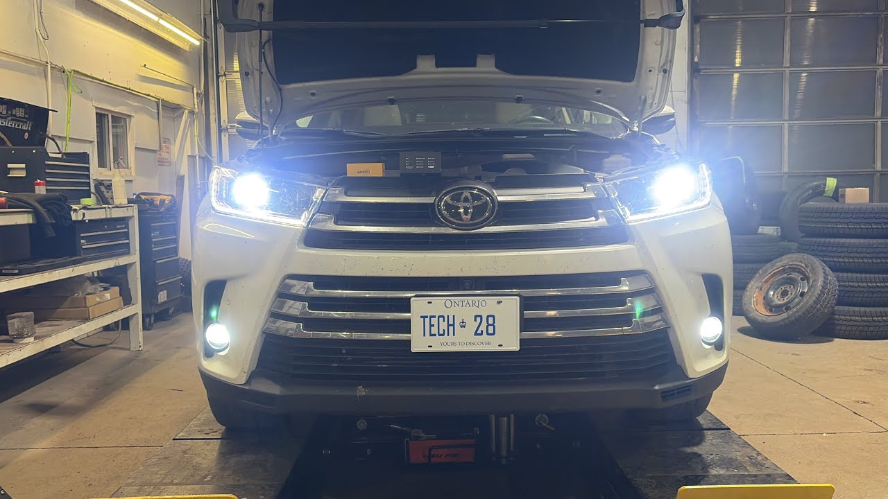 Замена светодиодных ламп ближнего света H11/H9 в фарах @AUXITOLED Toyota Highlander 2017-2019