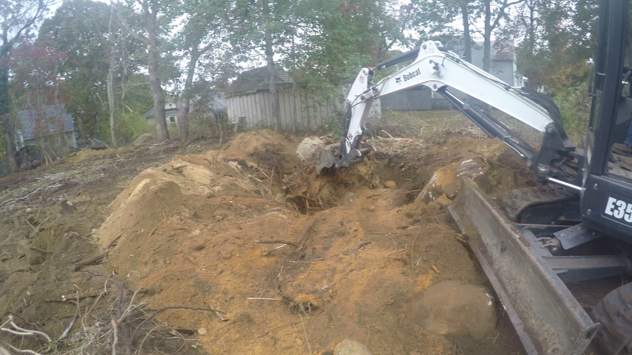 Bobcat excavator e35i Stump removal quick vid