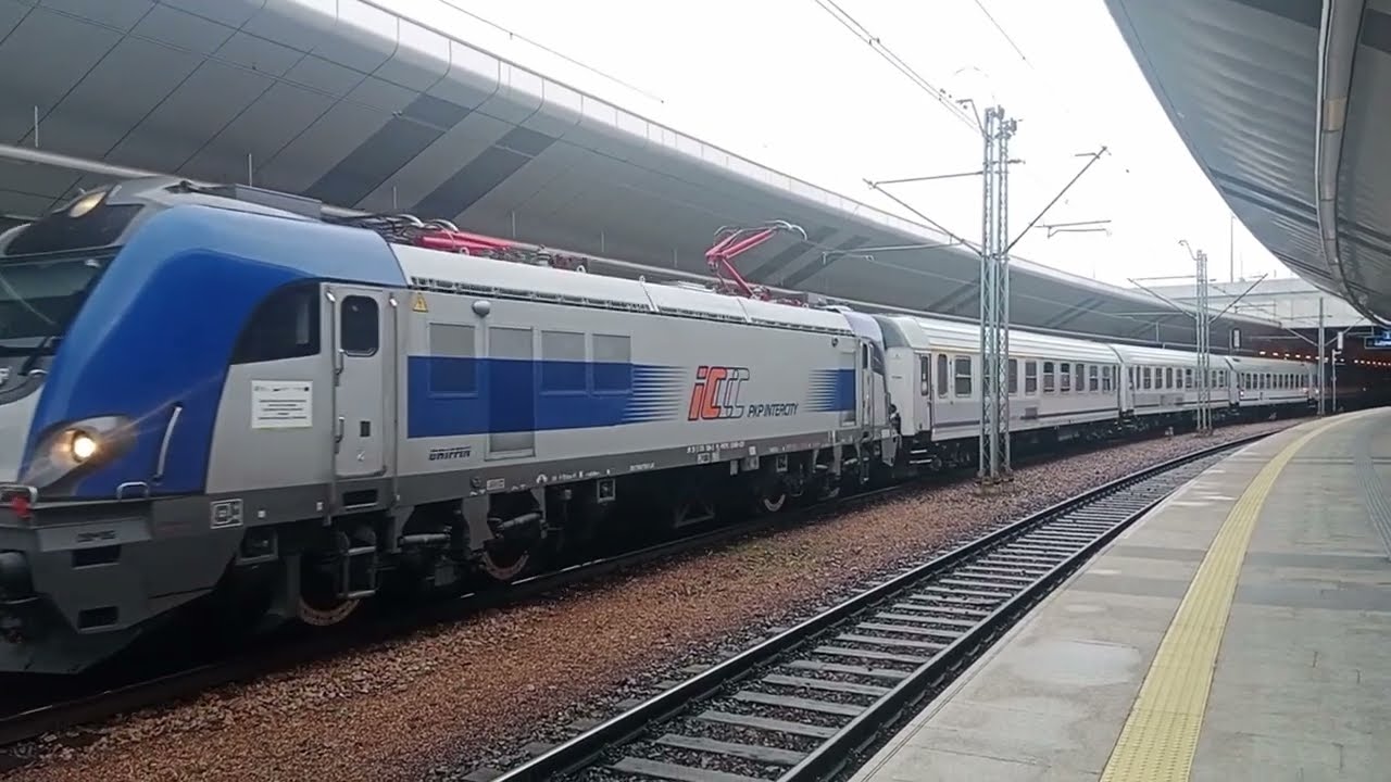EU160-021 z TLK MAŁOPOLSKA do Gdyni Gł. odjeżdża ze stacji Kraków Gł. 11.10.2025