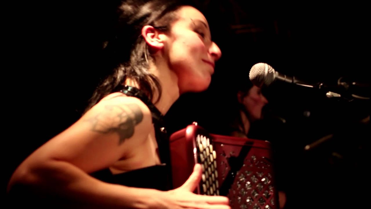 DELINQUANTE - Conne comme une blonde (Live)