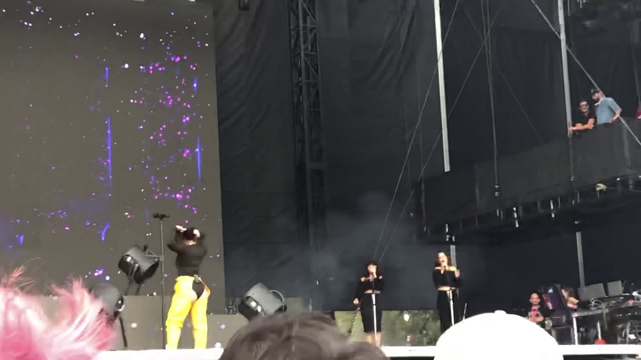 ROSALÍA “Barefoot in the Park” | Live @ ACL Fest 2019