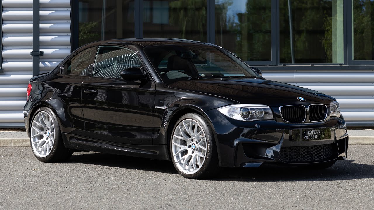 2011 BMW 1 M Coupe - Sapphire Black Metallic - Walkaround (4K)
