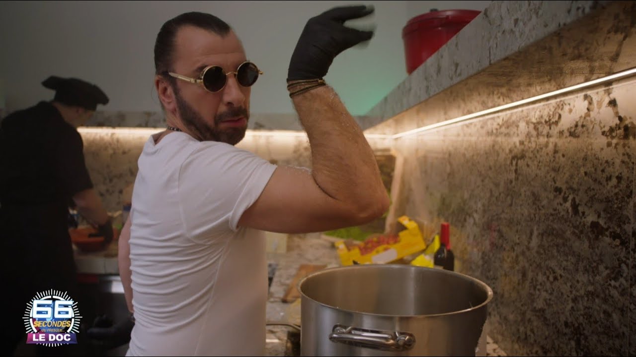 Micha&euml;l Youn se prend pour le chef Salt Bae !