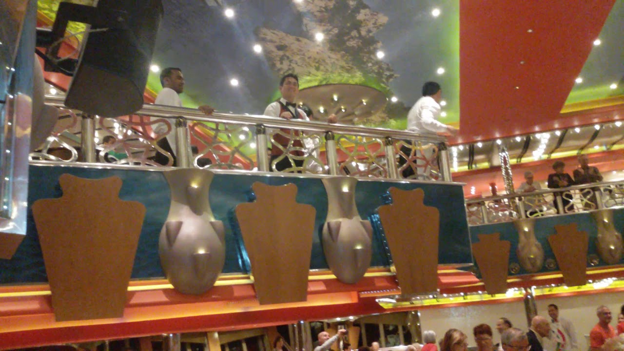 Costa Magica  , serata italiana